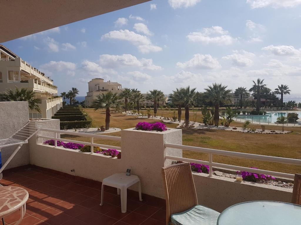 2 Bedroom Overlooking Mediterranean, 2 Outdoor Pools Apartment