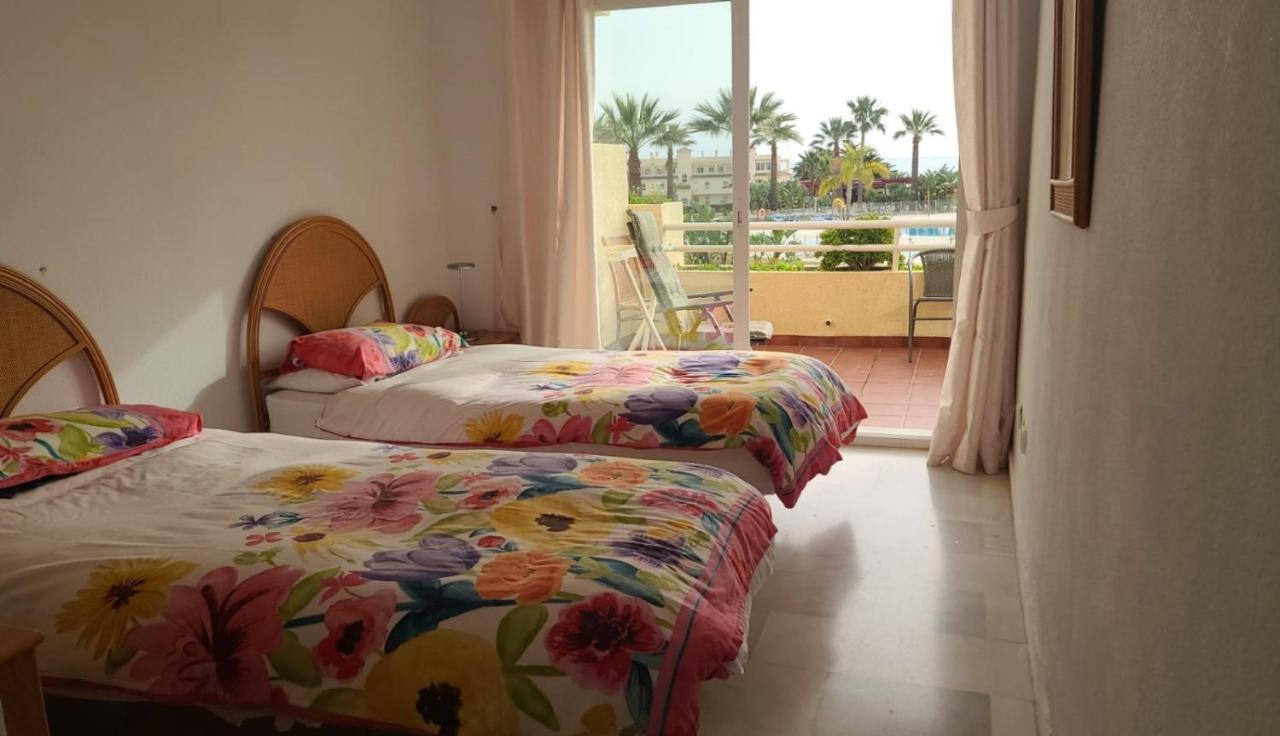 2 Bedroom Overlooking Mediterranean, 2 Outdoor Pools Apartment
