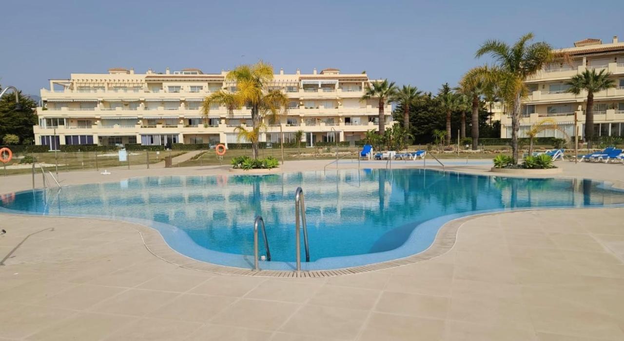2 Bedroom Overlooking Mediterranean, 2 Outdoor Pools Apartment La Cala De Mijas
